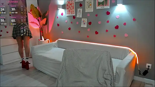 Snapshot of Luna_Beverly chatting on February 11, 8:58 pm Luna Beverly online show from February 11, 8:58 pm