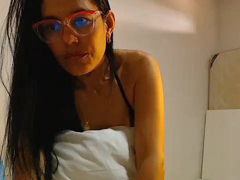 Snapshot of Elizabeth_manzon chatting on June 14, 8:33 pm Elizabeth manzon online show from June 14, 8:33 pm