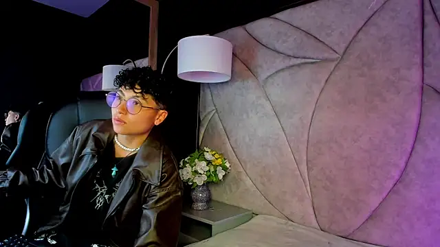 velvet mystic online show from April 17, 3:42 am