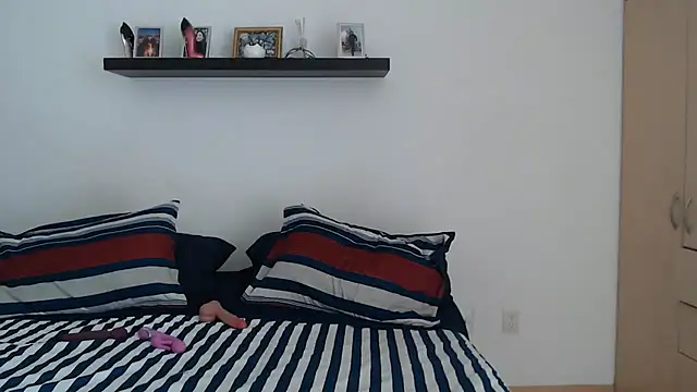 Snapshot of Melissaloves80 chatting on May 20, 5:41 pm Melissaloves80 online show from May 20, 5:41 pm