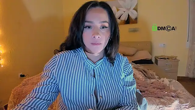 juliiaroberts online show from March 13, 4:30 am