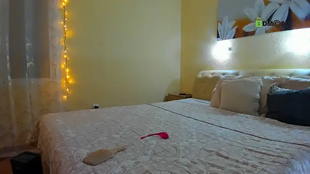 juliiaroberts online show from April 18, 3:10 am