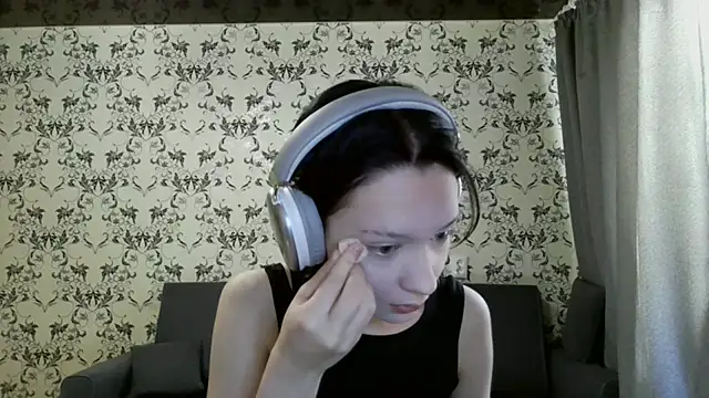 LxayBloom online show from March 7, 7:05 am