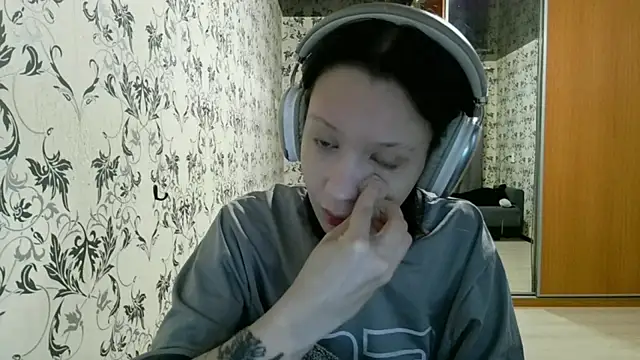 LxayBloom online show from April 8, 1:38 am