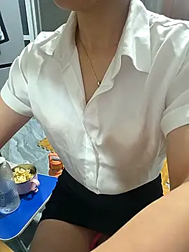 moon baby99 online show from March 28, 2:05 pm