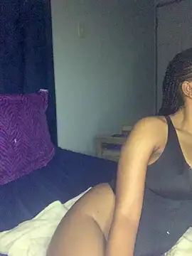 Snapshot of Creamy_bitchxxx chatting on May 2, 7:30 pm Creamy bitchxxx online show from May 2, 7:30 pm