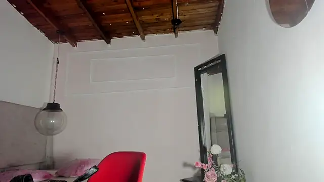 Snapshot of ZoeFox5 chatting on February 3, 11:48 am ZoeFox5 online show from February 3, 11:48 am