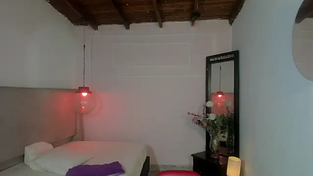 Snapshot of ZoeFox5 chatting on February 13, 11:28 am ZoeFox5 online show from February 13, 11:28 am