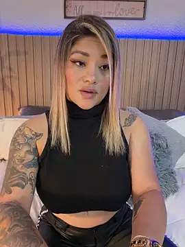 Snapshot of IndieMiller chatting on March 3, 11:27 am IndieMiller online show from March 3, 11:27 am