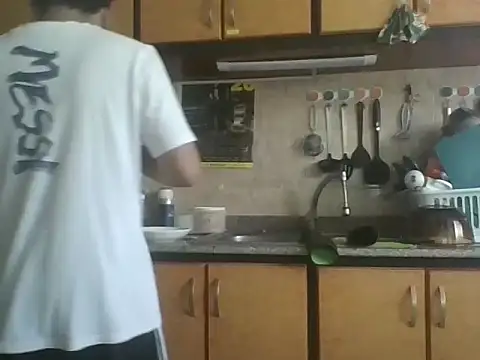 Snapshot of Mateotubbe chatting on June 1, 3:47 pm Mateotubbe online show from June 1, 3:47 pm