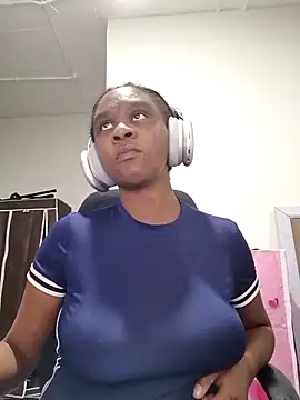 Snapshot of princess-boobz chatting on February 24, 7:34 pm princess-boobz online show from February 24, 7:34 pm