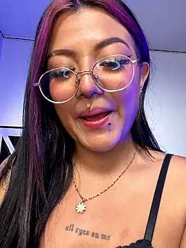 queen of you heart online show from January 9, 10:00 pm