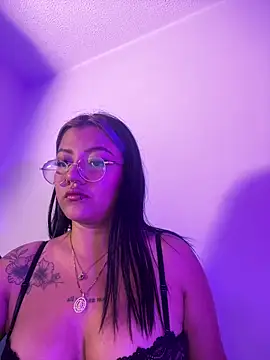 queen of you heart online show from April 6, 12:30 am