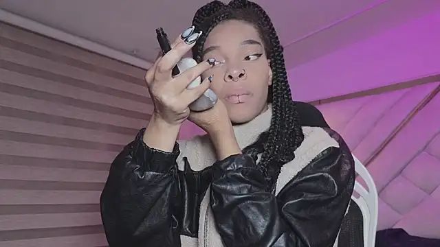 mia gatesvg online show from March 26, 3:45 am