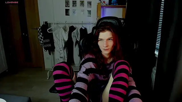 iceseeker2 online show from April 4, 6:00 am