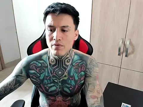 Snapshot of Chrissblack chatting on January 7, 8:44 pm Chrissblack online show from January 7, 8:44 pm