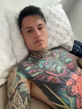 Snapshot of Chrissblack chatting on February 4, 1:39 pm Chrissblack online show from February 4, 1:39 pm