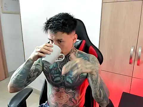 Snapshot of Chrissblack chatting on February 24, 10:08 pm Chrissblack online show from February 24, 10:08 pm