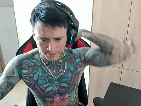 Snapshot of Chrissblack chatting on March 4, 1:50 pm Chrissblack online show from March 4, 1:50 pm