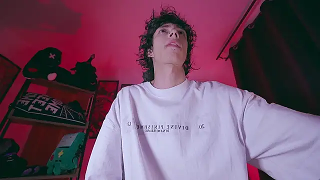 Snapshot of Olliver___y chatting on January 17, 3:33 am Olliver y online show from January 17, 3:33 am