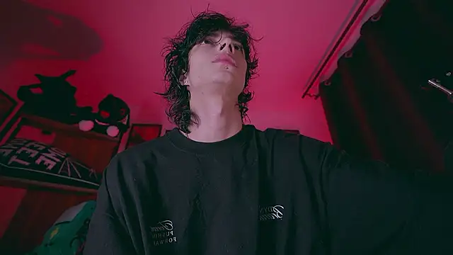 Snapshot of Olliver___y chatting on February 4, 2:28 am Olliver y online show from February 4, 2:28 am