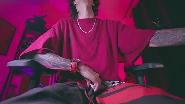 Snapshot of Olliver___y chatting on February 17, 1:35 am Olliver y online show from February 17, 1:35 am