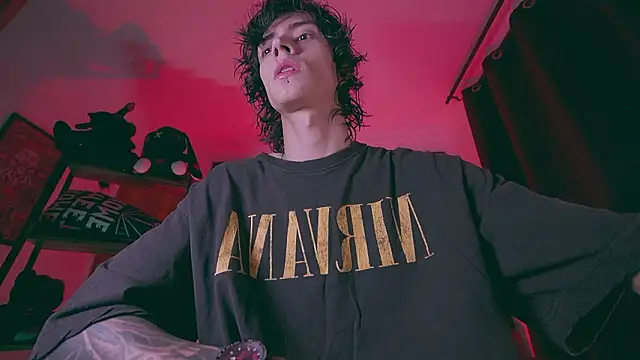 Snapshot of Olliver___y chatting on February 19, 1:56 am Olliver y online show from February 19, 1:56 am