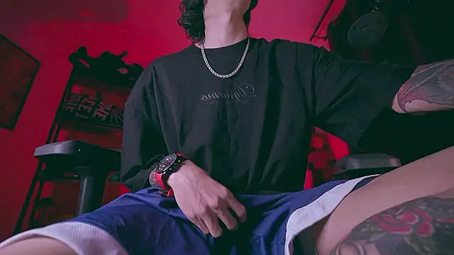 Snapshot of Olliver___y chatting on February 28, 4:35 am Olliver y online show from February 28, 4:35 am