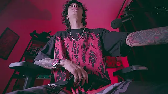 Snapshot of Olliver___y chatting on March 2, 3:52 am Olliver y online show from March 2, 3:52 am