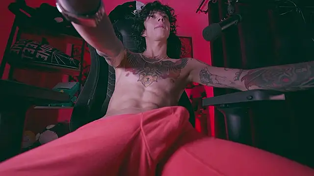 Snapshot of Olliver___y chatting on March 2, 5:08 am Olliver y online show from March 2, 5:08 am