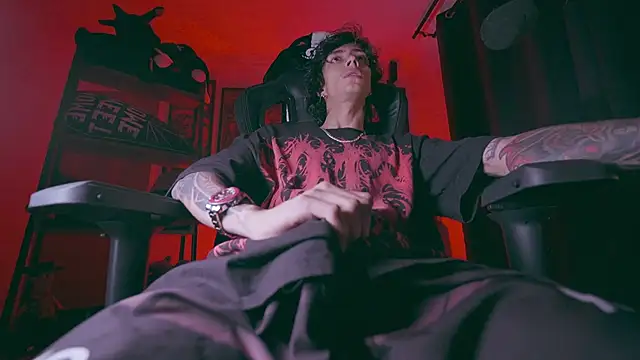 Olliver   y online show from April 14, 2:50 am