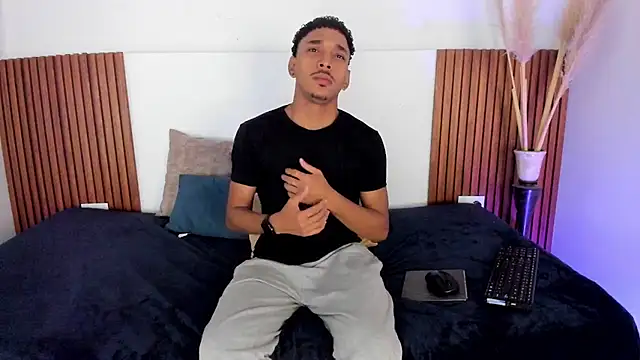 Snapshot of Julian_Dark_ chatting on February 10, 4:16 am Julian Dark online show from February 10, 4:16 am