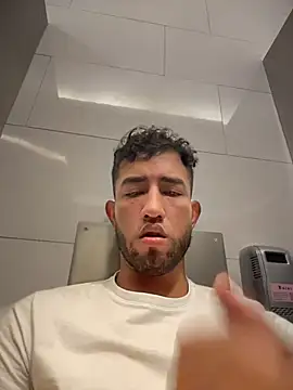 Snapshot of liam_bronw chatting on May 31, 4:36 pm liam bronw online show from May 31, 4:36 pm