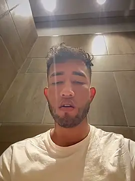 Snapshot of liam_bronw chatting on June 5, 5:29 pm liam bronw online show from June 5, 5:29 pm