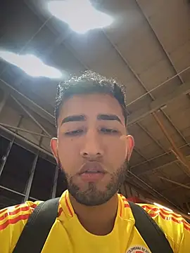 Snapshot of liam_bronw chatting on June 17, 11:38 pm liam bronw online show from June 17, 11:38 pm