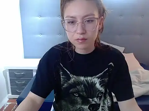 mia vegga online show from January 5, 8:45 pm