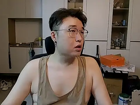 W0Ijn online show from April 29, 6:06 am