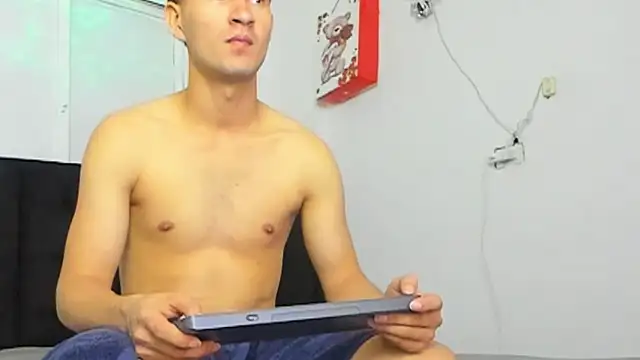 Snapshot of camilo_model chatting on May 3, 1:33 am camilo model online show from May 3, 1:33 am