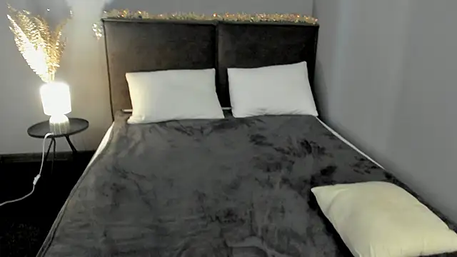 SkinyJoys online show from February 3, 6:40 am