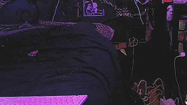 Snapshot of pineapplelife chatting on March 27, 8:26 am pineapplelife online show from March 27, 8:26 am