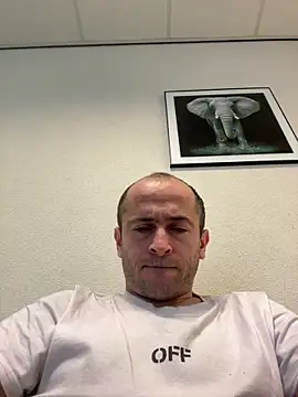 Snapshot of Majestik1 chatting on February 2, 2:16 pm Majestik1 online show from February 2, 2:16 pm