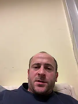 Snapshot of Majestik1 chatting on February 6, 12:19 pm Majestik1 online show from February 6, 12:19 pm