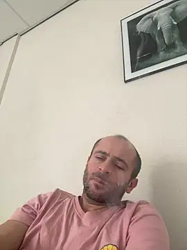 Snapshot of Majestik1 chatting on February 14, 10:23 am Majestik1 online show from February 14, 10:23 am