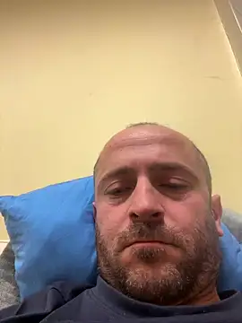 Snapshot of Majestik1 chatting on February 28, 1:45 pm Majestik1 online show from February 28, 1:45 pm