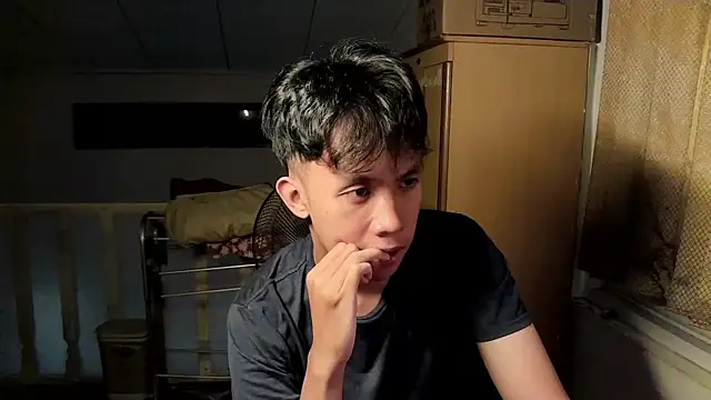 Snapshot of geltwt_id chatting on July 8, 3:49 pm geltwt id online show from July 8, 3:49 pm