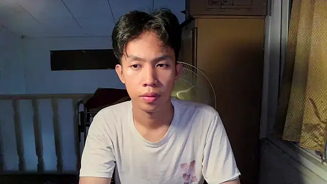 Snapshot of geltwt_id chatting on August 7, 5:26 pm geltwt id online show from August 7, 5:26 pm