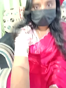 Snapshot of Tinarosy13 chatting on February 16, 3:52 pm Tinarosy13 online show from February 16, 3:52 pm