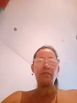 Snapshot of Salome_69 chatting on May 2, 2:44 pm Salome 69 online show from May 2, 2:44 pm