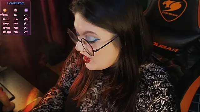 Snapshot of PixelMiss chatting on May 8, 2:33 pm PixelMiss online show from May 8, 2:33 pm