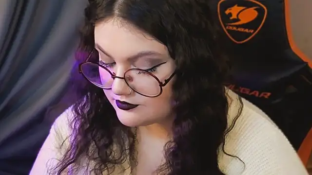 Snapshot of PixelMiss chatting on May 24, 2:05 am PixelMiss online show from May 24, 2:05 am